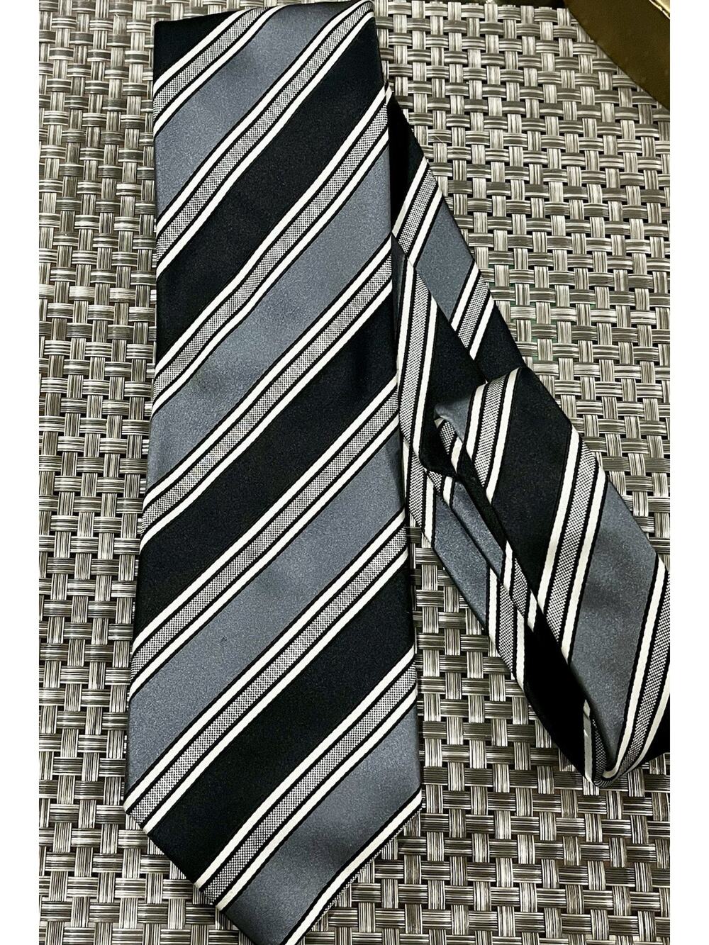 DONALD TRUMP President Signature Collection Silk Necktie STRIPED Gray/White (A)
